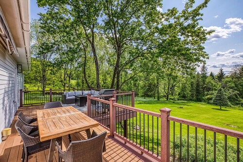 Richmond Ranch w/ Hot Tub by Evergreen Home