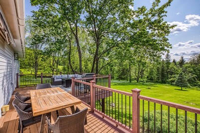 Richmond Ranch w/ Hot Tub by Evergreen Home