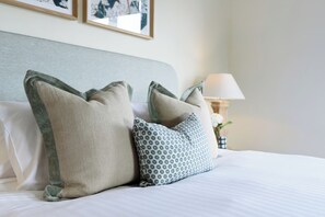 3 slaapkamers, een strijkplank/strijkijzer, gratis wifi, beddengoed