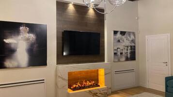 Junior Suite | Blackout drapes, free WiFi