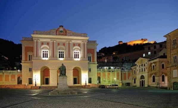 Immagine non classificata, 1 di 42, pulsante
