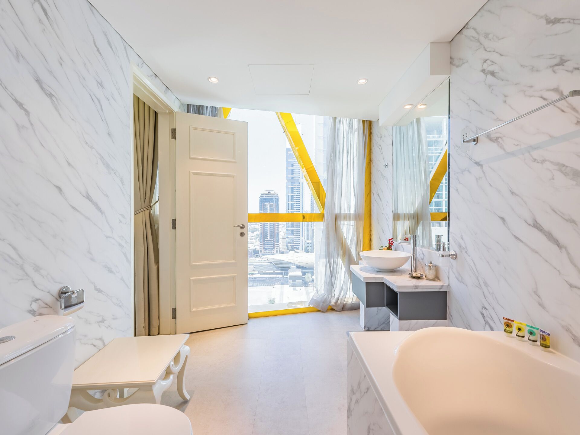 Deluxe Apartment, Balcony, City View | Bathroom