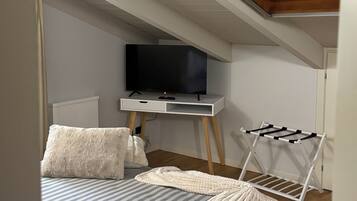 3 Schlafzimmer, Schreibtisch, BĂŒgeleisen/BĂŒgelbrett, WLAN