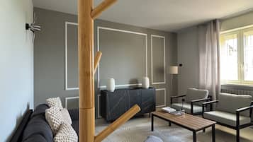 TV connectée, livres, écrans d'ordinateur