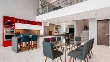 House | 5 bedrooms, Internet