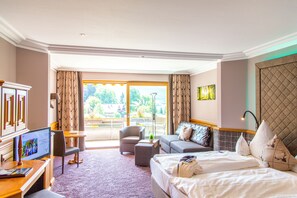 Hypo-allergenic bedding, minibar, in-room safe, desk - Hotel Heselbacher Hof  (Baiersbronn)