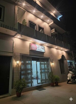 Mặt tiền nơi lưu trú