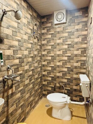 Family Quadruple Room | Bathroom - Nirvana Inn (Faizabad)