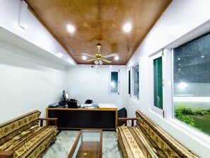 Reception - Inframe Cottage (Budgam)