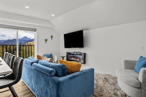 Smart TV, fireplace