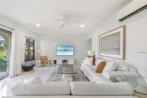 Apartment, Smoking - George Town Villas 117 (Seven Mile Beach)