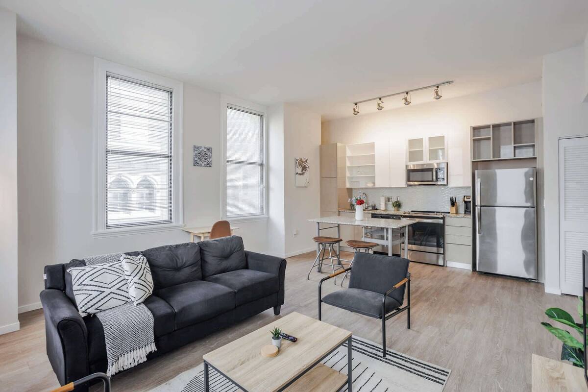 Deluxe Apartment, 2 Bedrooms | Living area | 52-inch Smart TV with digital channels, Netflix, Hulu