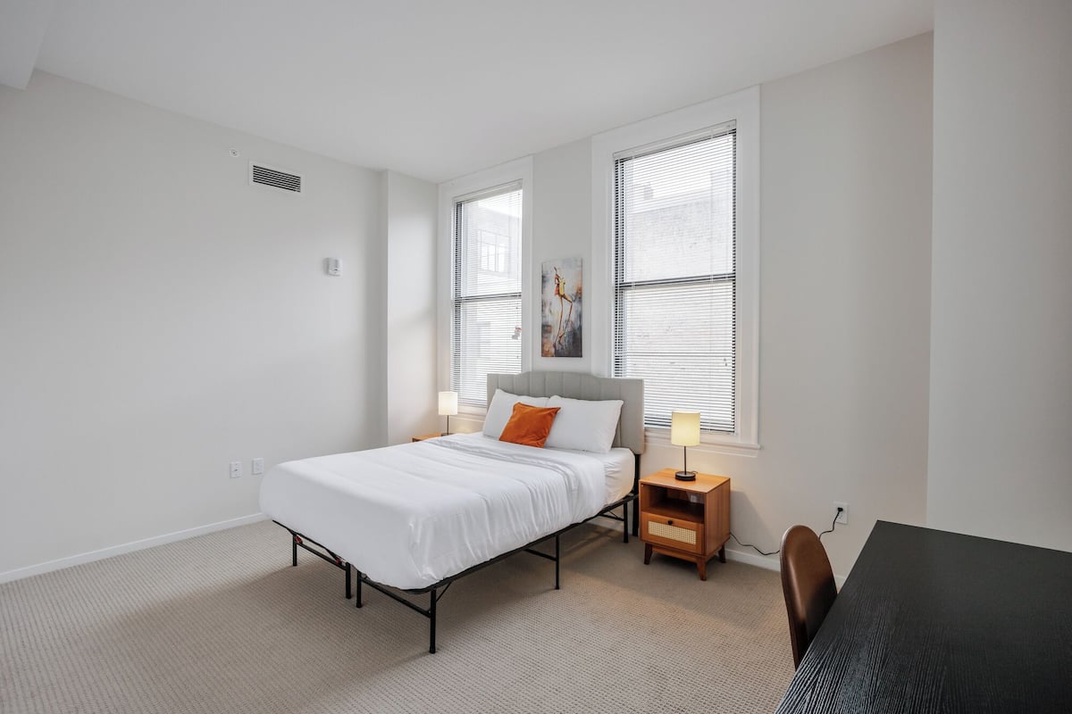 Deluxe Apartment, 2 Bedrooms, Non Smoking | 2 bedrooms, desk, laptop workspace, iron/ironing board