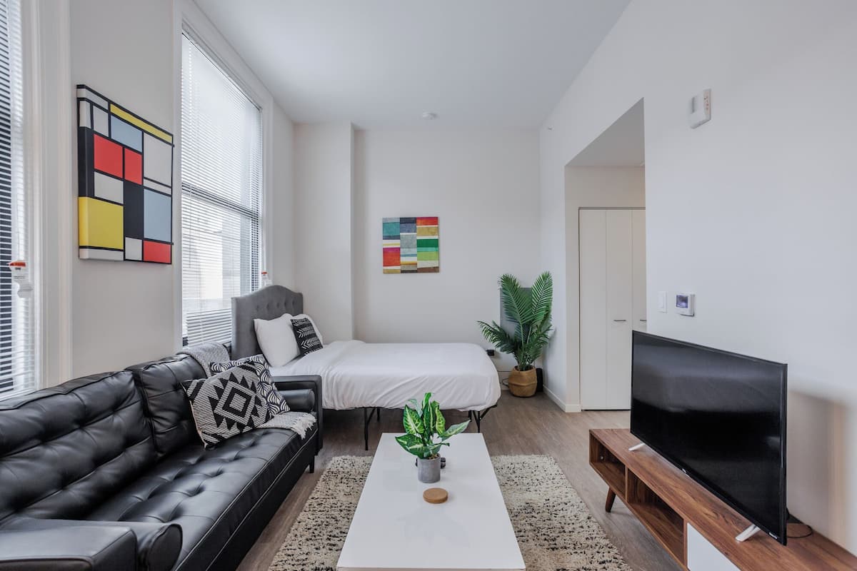 Deluxe Studio, 1 Queen Bed, Non Smoking | 2 bedrooms, desk, laptop workspace, iron/ironing board