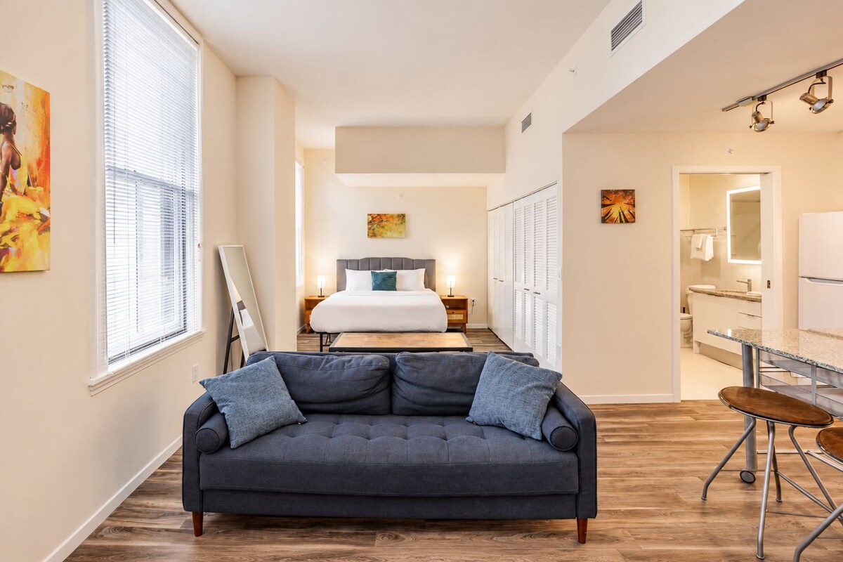Deluxe Studio | Desk, laptop workspace, iron/ironing board, free WiFi