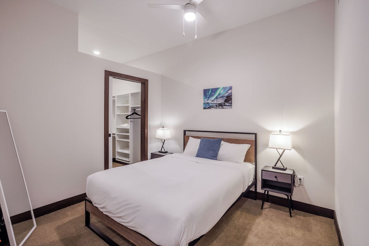 Deluxe Apartment, 1 Bedroom, Non Smoking | 2 bedrooms, desk, laptop workspace, iron/ironing board