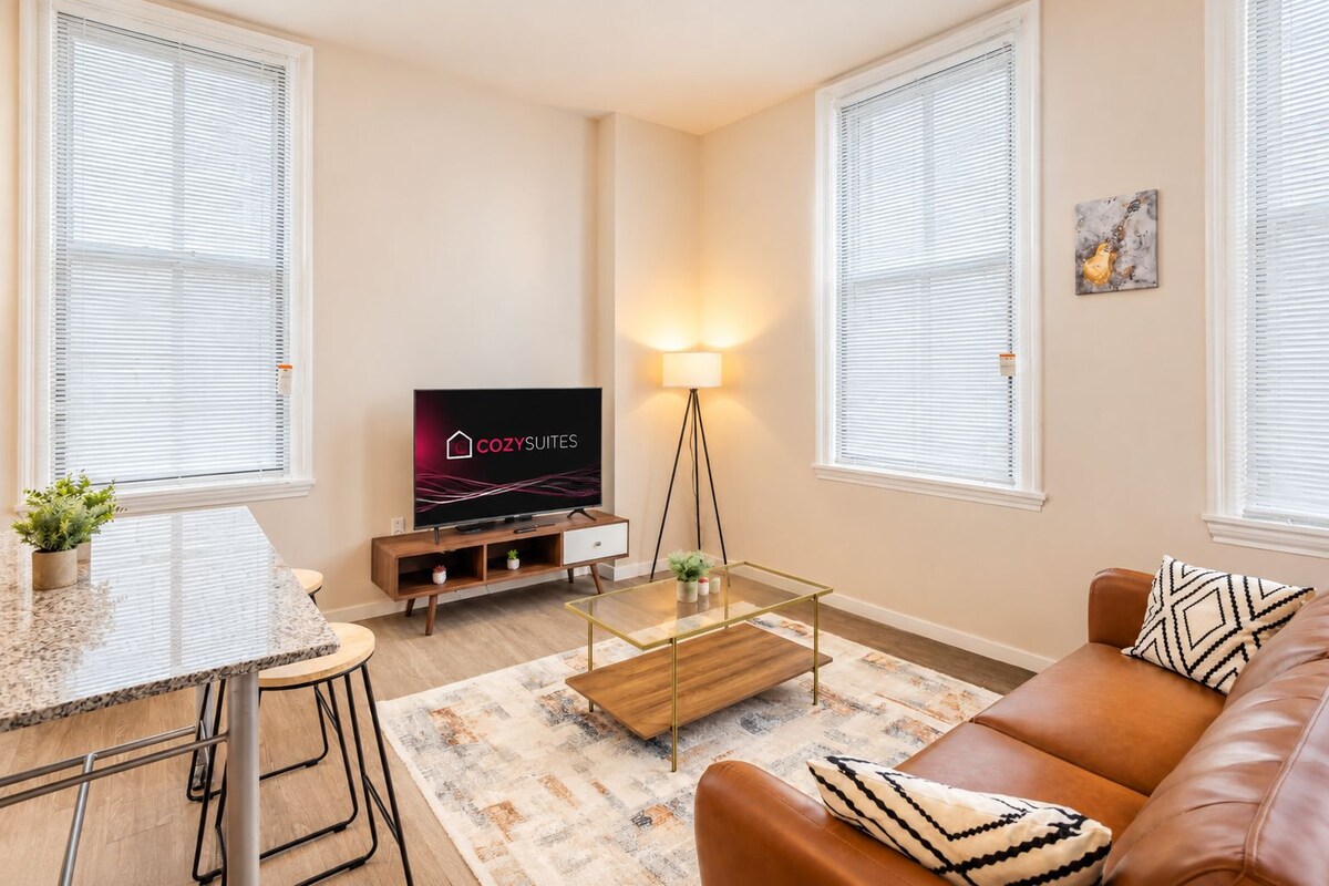 Deluxe Apartment, 2 Bedrooms | Living area | 52-inch Smart TV with digital channels, Netflix, Hulu