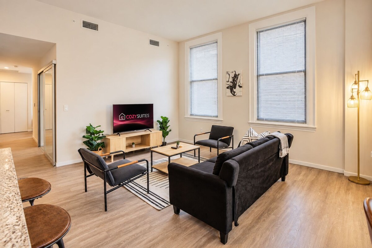 Deluxe Apartment, 3 Bedrooms | 2 Units | Living area | 52-inch Smart TV with digital channels, Netflix, Hulu