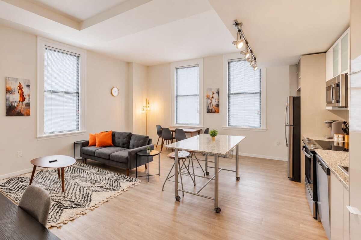 Deluxe Apartment, 3 Bedrooms | 2 Units | Living area | 52-inch Smart TV with digital channels, Netflix, Hulu