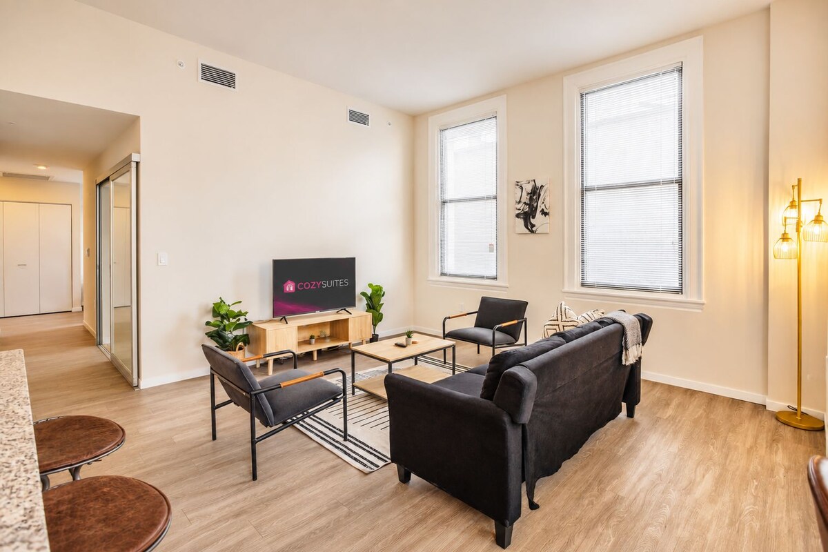 Deluxe Apartment, 2 Bedrooms | Living area | 52-inch Smart TV with digital channels, Netflix, Hulu