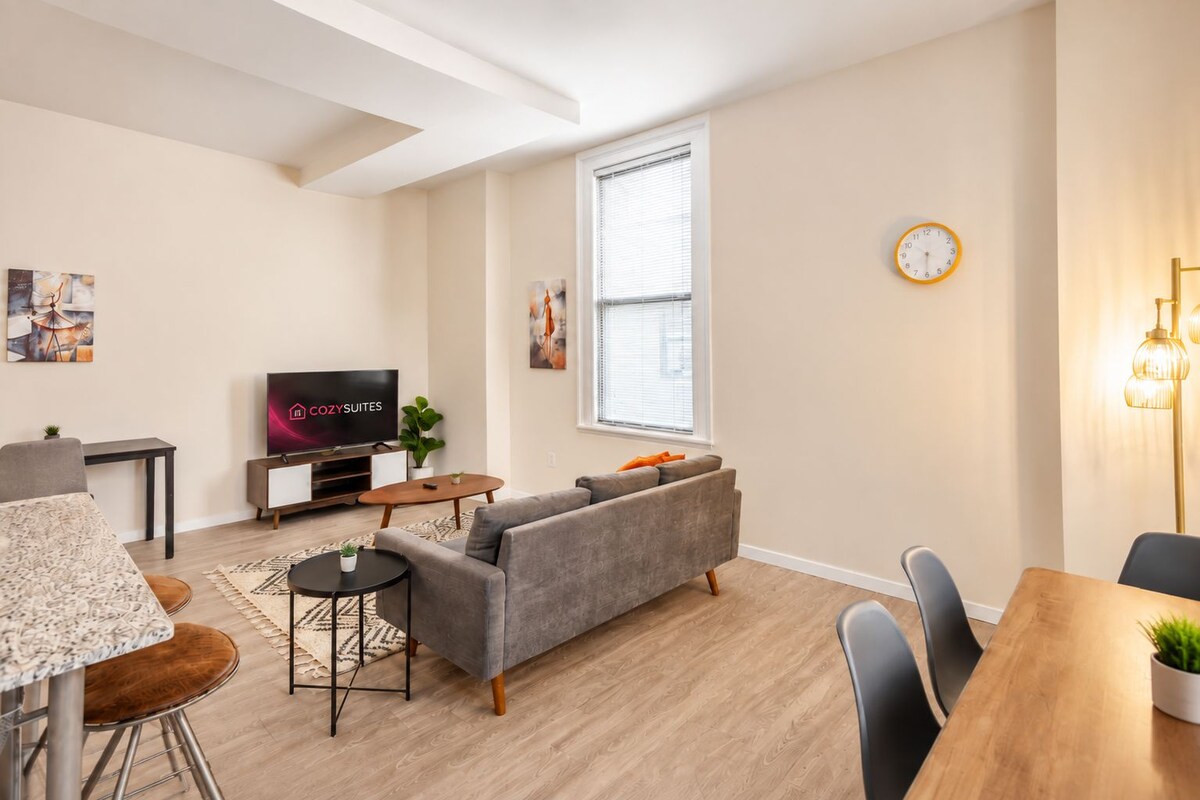 Deluxe Apartment, 2 Bedrooms | Living area | 52-inch Smart TV with digital channels, Netflix, Hulu