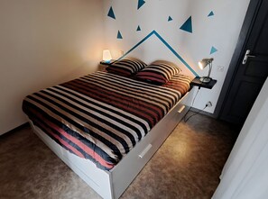 3 Schlafzimmer, BĂŒgeleisen/BĂŒgelbrett, WLAN, BettwĂ€sche
