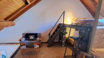 3 habitaciones, tabla de planchar con plancha, wifi y ropa de cama