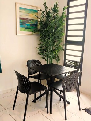 Apartment, Smoking