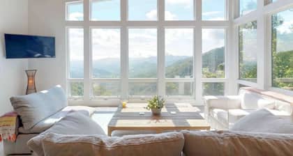 Sky-high Mountain Luxury w Jaw Dropping Views