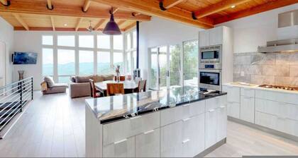 Sky-high Mountain Luxury w Jaw Dropping Views