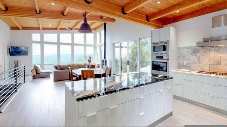 Sky-high Mountain Luxury w Jaw Dropping Views