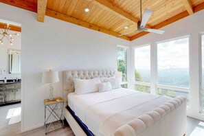 House | 1 bedroom - Sky-high Luxury w Million Dollar Views (Candler)