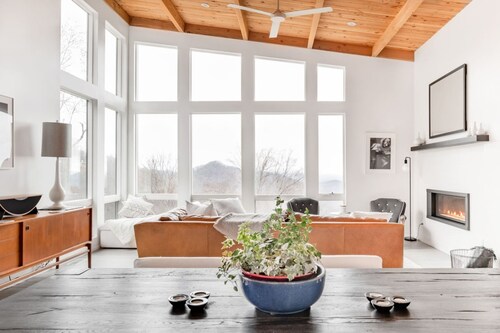 Private Luxury Mountain View Getaway at Cloud 9