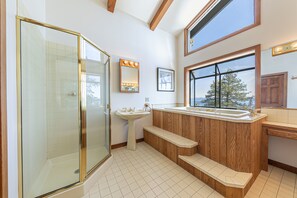 Shower, jetted bath, hair dryer, towels