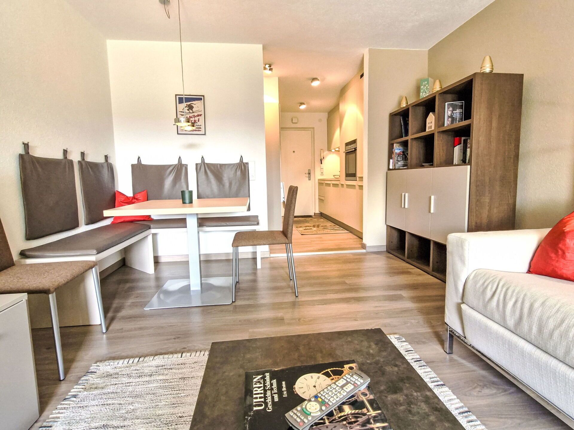 Meubles, Design Intérieur, Sol, Bois, Sol, Pièce, Salon, Canapé, Appartement, Plafond