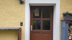 Exterior detail - Vacation apartment in the manor house - directly opposite the castle with terrace and WLAN (Gablenz)