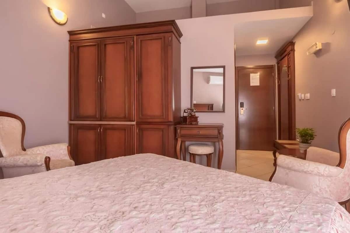 Comfort Apartment, Balcony, City View | 2 bedrooms, desk, laptop workspace, bed sheets