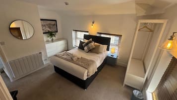 City Apartment, City View | 2 bedrooms, iron/ironing board, free WiFi