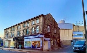 Front of property - The Hideaway   – 2-Bedroom Apartment with outdoor terrace & free parking (Lancaster)