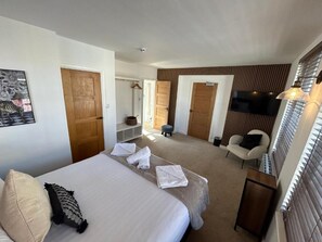 City Apartment, City View | 2 bedrooms, iron/ironing board, free WiFi - The Hideaway – 2-Bedroom Apartment with outdoor terrace & free parking (Lancaster)