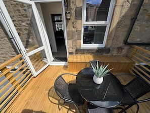 Terrace/patio - The Hideaway – 2-Bedroom Apartment with outdoor terrace & free parking (Lancaster)