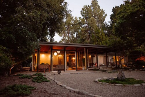 Zen Mountain Getaway w a Pool Hot Tub 5 Beds