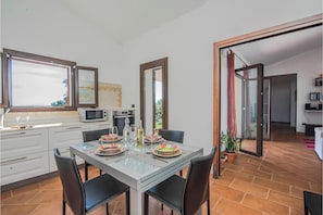 Familienapartment, 3Â Schlafzimmer, 2 BĂ€der (La Suara Manna) | Esszimmer