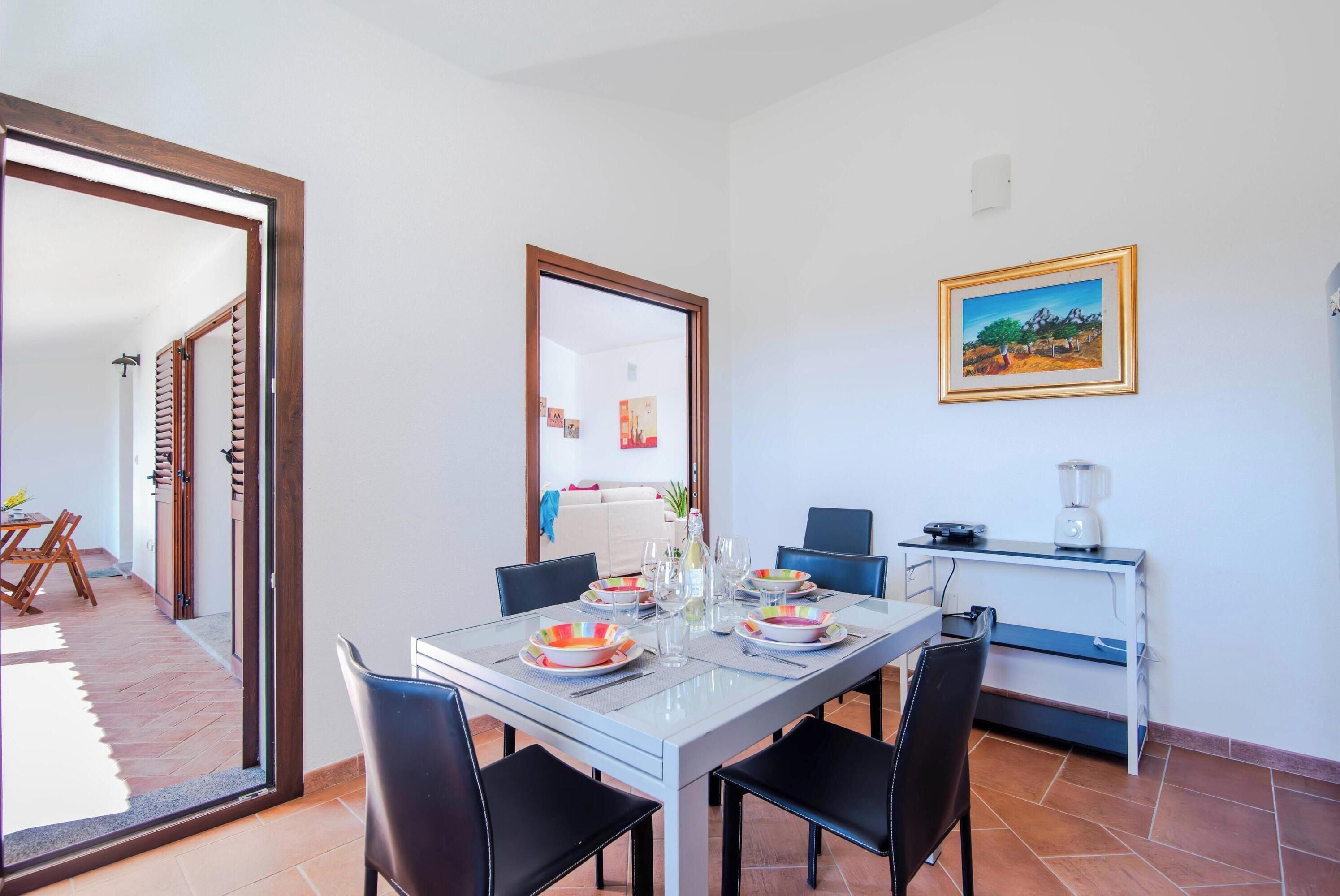 Perhehuoneisto, useita makuuhuoneita, 2 kylpyhuonetta (La Suara Manna) | Ruokailu