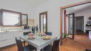 Apartamento família, vários quartos, 2 banheiros (La Suara Manna) | Opções para refeição