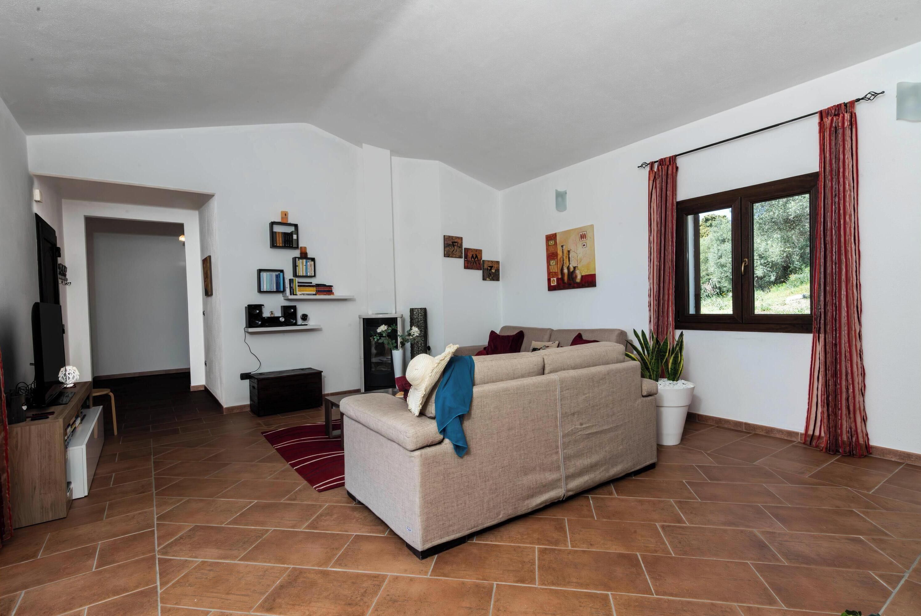 Appartement familial, plusieurs chambres, 2 salles de bains (La Suara Manna) | Aire de séjour | Téléviseur à écran plat de 21 po avec télévision par câble, chaîne audio