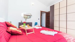 Family Apartment, 3 Bedrooms, 2 Bathrooms (La Suara Manna) | 3 bedrooms