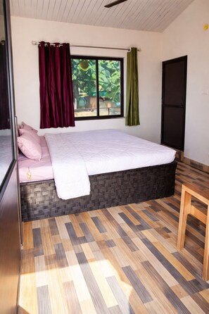 Deluxe-Doppelzimmer | Schreibtisch, laptopgeeigneter Arbeitsplatz, Bettwäsche