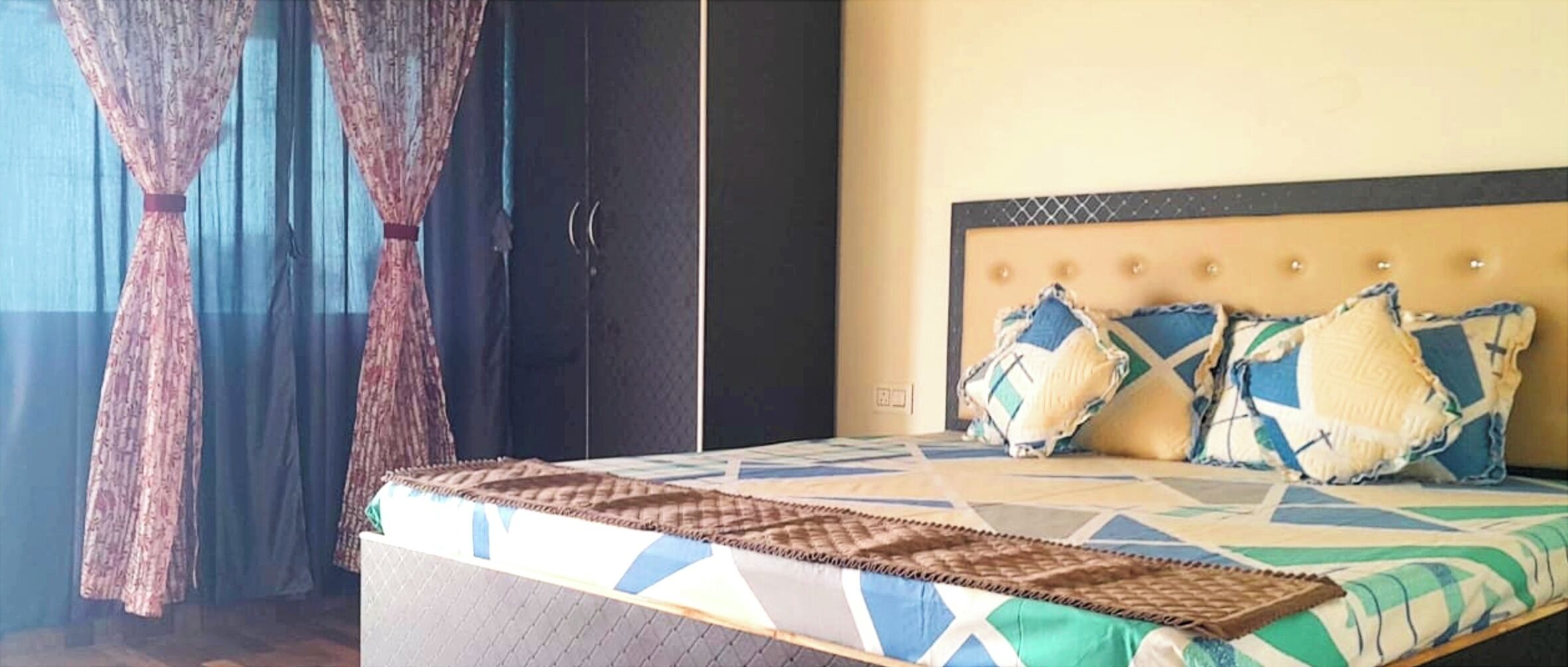 Deluxe Double Room, Multiple Beds | Desk, laptop workspace, bed sheets