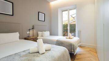 2 slaapkamers, een strijkplank/strijkijzer, gratis wifi, beddengoed